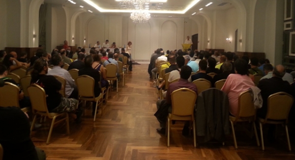 &Sigma;&tau;&omicron; ί&delta;&iota;&omicron; έ&rho;&gamma;&omicron; &theta;&epsilon;&alpha;&tau;έ&sigmaf;... &kappa;&alpha;&iota; &eta; &epsilon;&lambda;&pi;ί&delta;&alpha; &tau;&omicron;&upsilon; &Alpha;.&Sigma;.