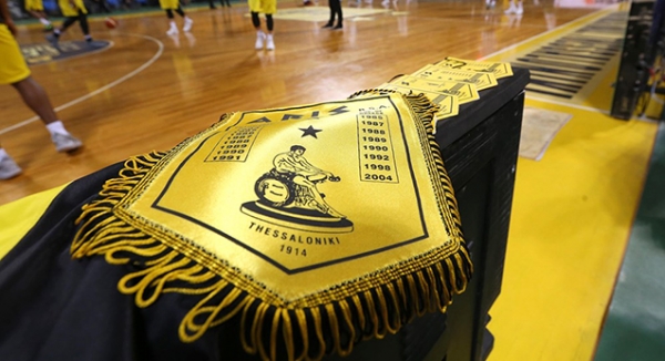 &Alpha;&phi;ή&nu;&epsilon;&iota; &sigma;&tau;&eta;&nu; ά&kappa;&rho;&eta; &tau;&alpha; &pi;&rho;&omicron;&beta;&lambda;ή&mu;&alpha;&tau;&alpha; &kappa;&alpha;&iota; &mu;&epsilon; &tau;&omicron;&nu; &kappa;ό&sigma;&mu;&omicron; &sigma;&tau;&omicron; &pi;&lambda;&epsilon;&upsilon;&rho;ό &tau;&omicron;&upsilon; &theta;&alpha; &pi;&alpha;&lambda;έ&psi;&epsilon;&iota; &gamma;&iota;&alpha; &tau;&eta; &nu;ί&kappa;&eta;
