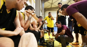 &Alpha;&nu;&alpha;&zeta;&eta;&tau;ώ&nu;&tau;&alpha;&sigmaf; &tau;&eta;&nu; &nu;ί&kappa;&eta;-&gamma;&iota;&alpha;&tau;&rho;&iota;&kappa;ό &sigma;&tau;&eta;&nu; &Epsilon;&lambda;&epsilon;&upsilon;&sigma;ί&nu;&alpha;