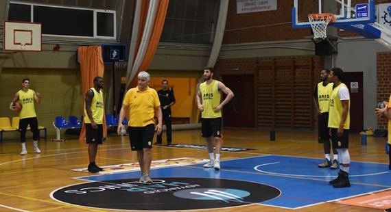 &Nu;&alpha; &alpha;&pi;&omicron;&delta;&epsilon;ί&xi;&epsilon;&iota; ό&tau;&iota; &mu;&pi;&omicron;&rho;&epsilon;ί &kappa;&alpha;&iota; &sigma;&tau;&alpha; &epsilon;&kappa;&tau;ό&sigmaf;