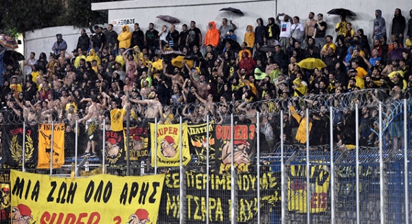 "&Kappa;&lambda;&epsilon;&iota;&delta;ώ&nu;&epsilon;&iota;" &tau;&alpha; &pi;&lambda;έ&iota;&omicron;&phi;&sigmaf; &sigma;&tau;&eta;&nu; &Lambda;&alpha;&mu;ί&alpha; &mu;&epsilon; &tau;&omicron;&nu; &kappa;ό&sigma;&mu;&omicron; &sigma;&tau;&omicron; &pi;&lambda;&epsilon;&upsilon;&rho;ό &tau;&omicron;&upsilon;