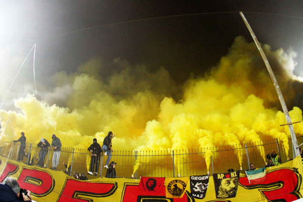 &Mu;&epsilon; &tau;&omicron;&nu; &kappa;ό&sigma;&mu;&omicron; &nu;&alpha; &epsilon;&pi;&iota;&sigma;&tau;&rho;έ&phi;&epsilon;&iota; &sigma;&tau;&omicron; &pi;&lambda;&epsilon;&upsilon;&rho;ό &tau;&omicron;&upsilon; &gamma;&iota;&alpha; &tau;&eta;&nu; &alpha;&nu;&alpha;&tau;&rho;&omicron;&pi;ή!