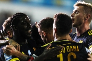 &Alpha;&tau;&rho;ό&mu;&eta;&tau;&omicron;&sigmaf; &ndash; &Alpha;&Rho;&Eta;&Sigma; 1-3 | &Nu;ί&kappa;&eta; &laquo;&delta;&iota;&alpha; &pi;&upsilon;&rho;ό&sigmaf; &kappa;&alpha;&iota; &sigma;&iota;&delta;ή&rho;&omicron;&upsilon;&raquo; &sigma;&tau;&omicron; &Pi;&epsilon;&rho;&iota;&sigma;&tau;έ&rho;&iota;!