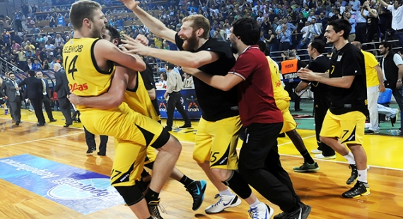 &Alpha;&Rho;&Eta;&Sigma; - &Alpha;&Epsilon;&Kappa; 79-68 | &Omicron; &nu;ό&mu;&omicron;&sigmaf; &tau;&omicron;&upsilon; &Pi;&alpha;&lambda;έ!