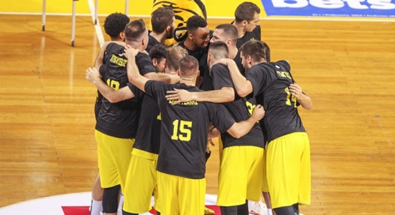 &Mu;&epsilon; &tau;&omicron;&nu; &kappa;ό&sigma;&mu;&omicron; &sigma;&tau;&omicron; &pi;&lambda;&epsilon;&upsilon;&rho;ό &tau;&omicron;&upsilon; &kappa;&alpha;&iota; &tau;&omicron;&nu; &Mu;ό&rho;&iota;&sigmaf; &gamma;&iota;&alpha; &tau;&eta; &nu;ί&kappa;&eta; &omicron;&xi;&upsilon;&gamma;ό&nu;&omicron;