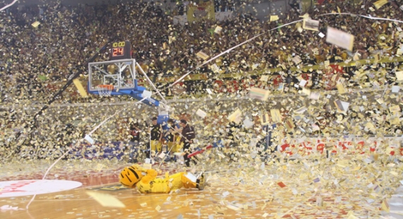 &Epsilon;&upsilon;&kappa;&alpha;&iota;&rho;ί&alpha; &gamma;&iota;&alpha; &nu;ί&kappa;&eta; &mu;&epsilon; &phi;ό&nu;&tau;&omicron; &tau;&eta;&nu; έ&kappa;&tau;&eta; &theta;έ&sigma;&eta;