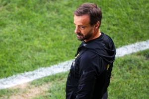 &Mu;&epsilon; &delta;&iota;&alpha;&phi;&omicron;&rho;&epsilon;&tau;&iota;&kappa;ή &phi;&iota;&lambda;&omicron;&sigma;&omicron;&phi;ί&alpha; &kappa;ό&nu;&tau;&rho;&alpha; &sigma;&tau;&omicron;&nu; &Pi;&alpha;&nu;&alpha;&theta;&eta;&nu;&alpha;ϊ&kappa;ό