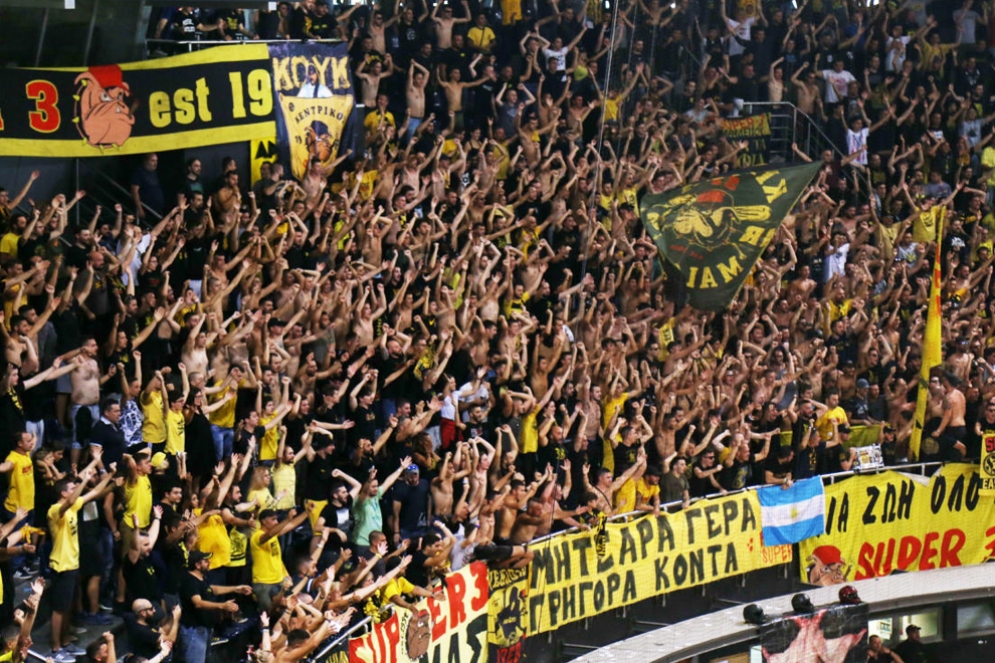 &Mu;&epsilon; &eta;&chi;&eta;&rho;έ&sigmaf; &alpha;&pi;&omicron;&upsilon;&sigma;ί&epsilon;&sigmaf; &alpha;&lambda;&lambda;ά &tau;&omicron;&nu; έ&kappa;&tau;&omicron; &pi;&alpha;ί&kappa;&tau;&eta; &sigma;&tau;&omicron;&nu; &pi;&lambda;&epsilon;&upsilon;&rho;ό &tau;&omicron;&upsilon; &gamma;&iota;&alpha; &tau;&eta;&nu; &nu;ί&kappa;&eta;!