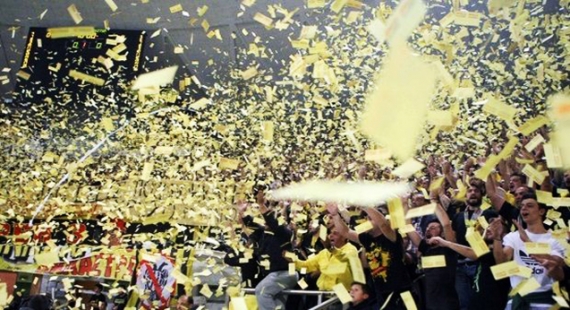 &Pi;&rho;&epsilon;&mu;&iota;έ&rho;&alpha; &sigma;&tau;&omicron; &Pi;&alpha;&lambda;έ &mu;&epsilon; &kappa;ύ&pi;&epsilon;&lambda;&lambda;&omicron;!