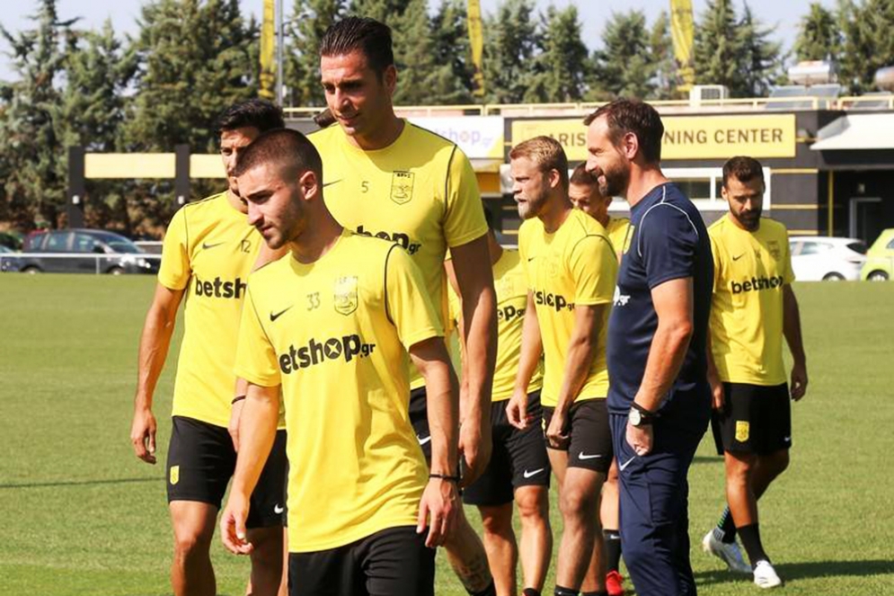 &Nu;&alpha; &sigma;&upsilon;&nu;&epsilon;&chi;ί&sigma;&epsilon;&iota; &nu;&iota;&kappa;&eta;&phi;ό&rho;&alpha; &kappa;&alpha;&iota; &nu;&alpha; &pi;&alpha;&rho;&alpha;&mu;&epsilon;ί&nu;&epsilon;&iota; &kappa;&omicron;&nu;&tau;ά &sigma;&tau;&eta;&nu; &kappa;&omicron;&rho;&upsilon;&phi;ή