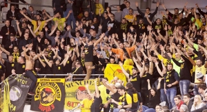 &Beta;ό&nu;&nu;&eta; - &Alpha;&Rho;&Eta;&Sigma; 76-59 | &Kappa;ό&sigma;&mu;&omicron;&sigmaf; &pi;&alpha;&rho;ώ&nu; &hellip;&omicron;&mu;ά&delta;&alpha; &alpha;&pi;&omicron;ύ&sigma;&alpha;