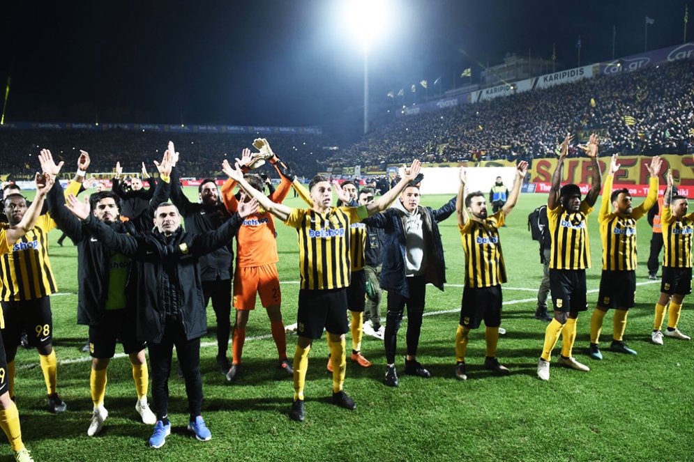 Ό&rho;&theta;&iota;&omicron;&sigmaf;, &Mu;&Alpha;&Chi;&Eta;&Tau;&Eta;&Sigma; &sigma;&epsilon; &mu;&iota;&alpha; &pi;&epsilon;&rho;ί&epsilon;&rho;&gamma;&eta; &chi;&rho;&omicron;&nu;&iota;ά